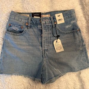 Levi’s ribcage shorts size 27